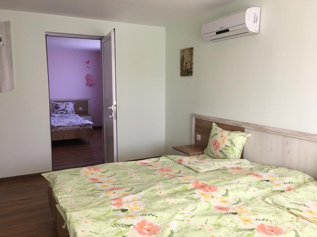 Triglav Edelweiss Guest House Pavel Banya Luaran gambar